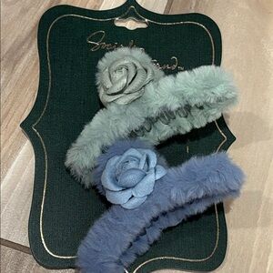 NWT social strand faux fur Hair claw Clips - Blue and Green with roses